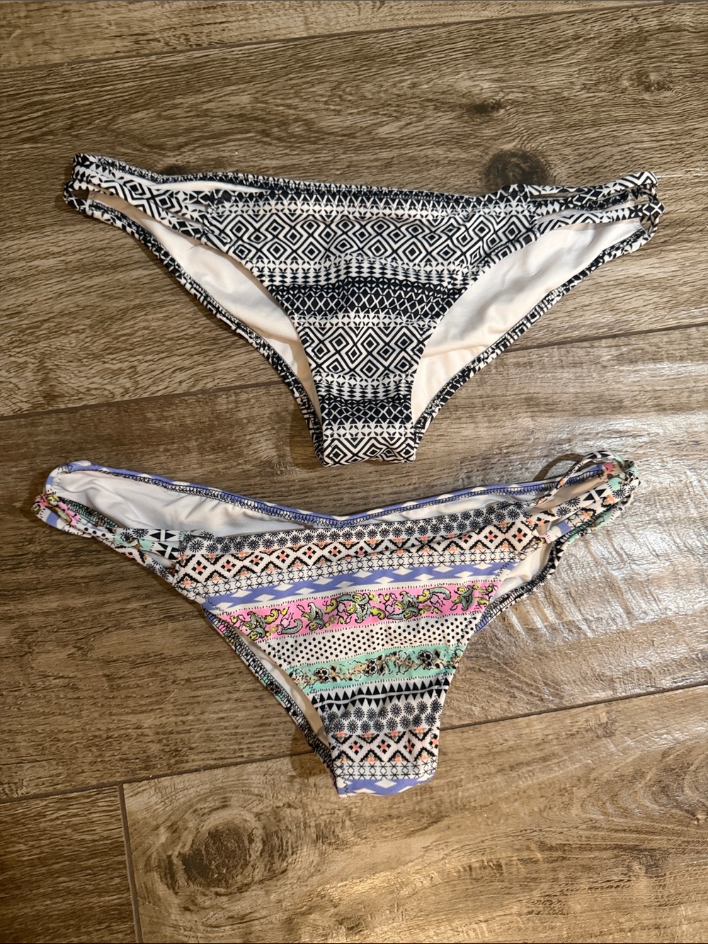 Victoria Secret The Strappy Cheeky Bikini Bottom both size Medium
